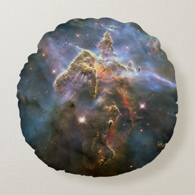 Mystic Mountain in Carina Nebula Hubble Space Rond Kussen (Voorkant)