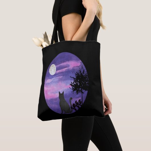 Mystical Cat Under Moon – Dreamy Purple Night Wate Tote Bag (Dichtbij)