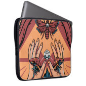 Mystical Hands Offering Fungi to Moth Spirit Laptop Sleeve (Voorkant Rechts)