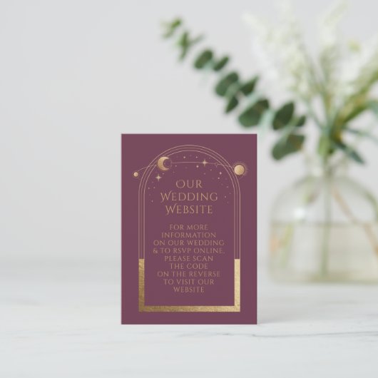 Mystical Plum Gold Wedding Website RSVP QR Code Informatiekaartje (Staand voorkant)