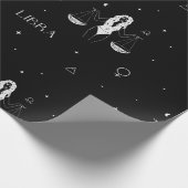 Mystiek Libra-sterrenbeeldpatroon in zwart en wit Cadeaupapier (Hoek)