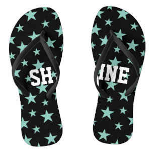 Mystieke blauwgroene sterren en zwarte achtergrond teenslippers