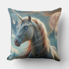 Mystieke eenhoorn in betoverde bergen kussen