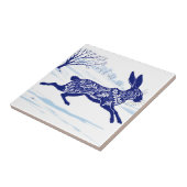 Mystieke haas: grillige haas in de sneeuw tegeltje (Zijkant)