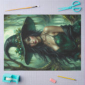 Mystieke moerasheks in smaragdgroen betoverd tissuepapier (Craft)