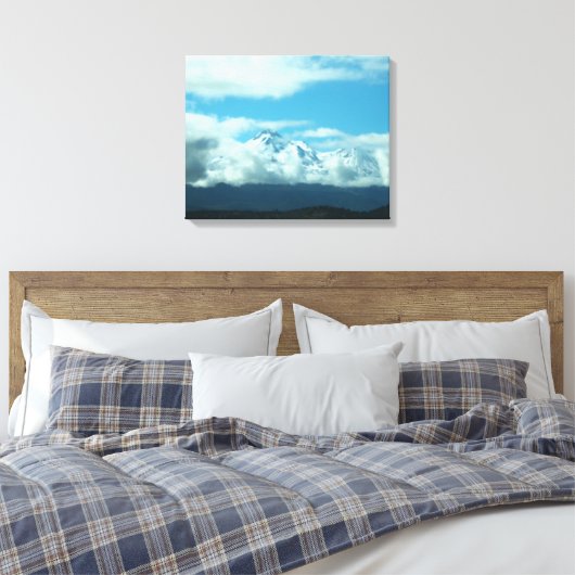 Mystieke Mount Shasta Canvas Afdruk (Insitu (Slaapkamer))