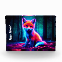 Mystieke neon vos in gloeiend betoverd bos fotoblokken