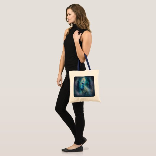 Mystieke pauw in betoverd bos tote bag (Voorkant (model))
