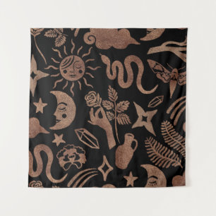 Mystieke symbolen: slang, zon, maan. wandkleed