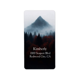 Mystieke toppen in de mist etiket