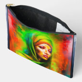 Mystieke vrouw in neonkleuren etui (Open)