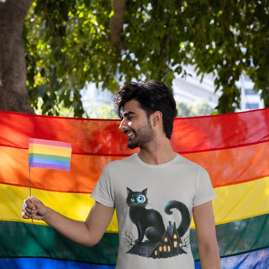 Mystieke zwarte kat op spookhuis t-shirt