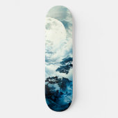 Mystisch maanverlicht berglandschap persoonlijk skateboard (Voorkant)