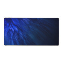 Mystische vleugels met diepblauwe veren