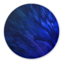 Mystische vleugels met diepblauwe veren