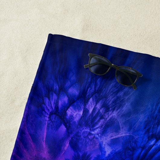 Mystische vleugels met diepblauwe veren strandlaken (In situ)