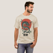 Mythisch beest stijgt op onder rode zon t-shirt (Voorkant volledig)