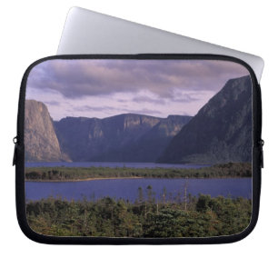 N.A., Canada, Newfoundland, Gros Morne Nationaal 2 Laptop Sleeve