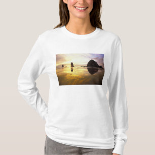 N.A., VS, Oregon, Cannon Beach Zonsondergang met T-shirt