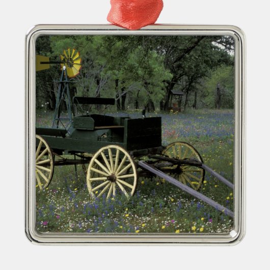 N.A., VS, Texas, Devine, Oude wagen en Metalen Ornament (Voorkant)