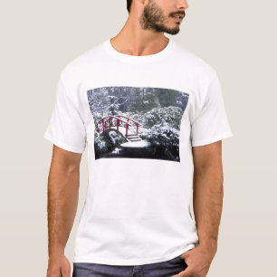N.A., VS, Washington, Seattle. Maanbrug in T-shirt
