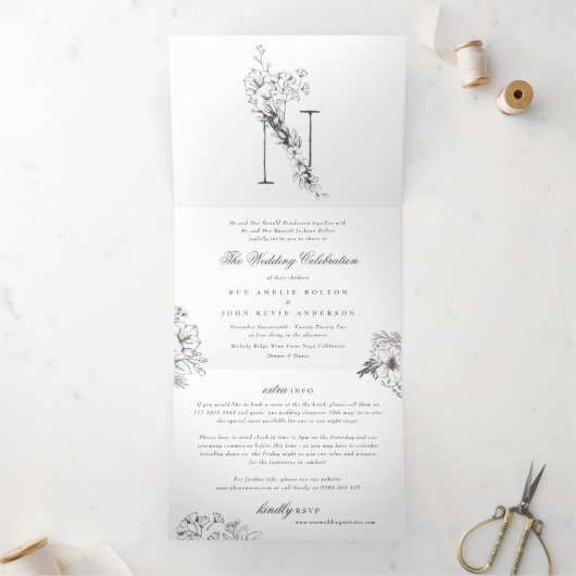 'N' Monogram Beauful Sketched Floral Wedding Drieluik Uitnodiging (Binnen)