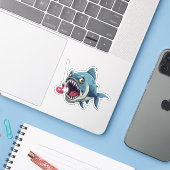 Na de worm cartoon feroce vis en worm sticker (Laptop met iPhone)