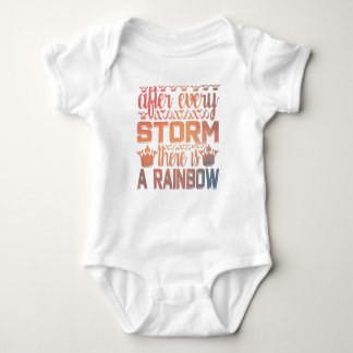 Na elk Storm is er een regenboogmin-Baby Romper
