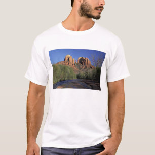 NA, VS, Arizona, Sedona. Cathedral Rock en Oak T-shirt