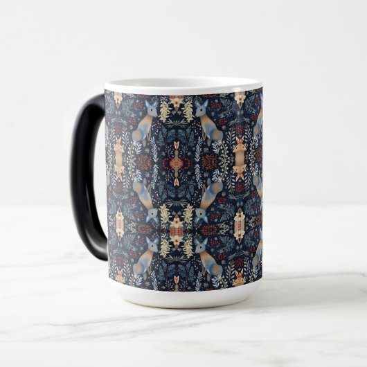 Naadloos bladpatroon met sierlijk hert magische mok (Voorkant links)