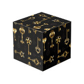 Naadloos patroon met gouden sleutels kubus (Achter hoekig)