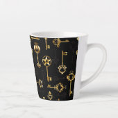 Naadloos patroon met gouden sleutels latte mok (Rechts)