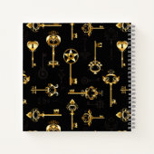 Naadloos patroon met gouden sleutels notitieboek (Achterkant)