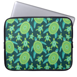Naadloos patroon met groene sierschildpadden. Zee  Laptop Sleeve