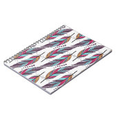 Naadloos patroon met grote gekleurde veren en d notitieboek (Linkerzijde)