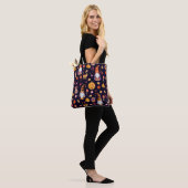 Naadloos patroon met Halloween-elementen. Tote Bag (Op model)
