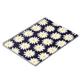 Naadloos patroon met handgetekende bloemen in crèm notitieboek (Linkerzijde)