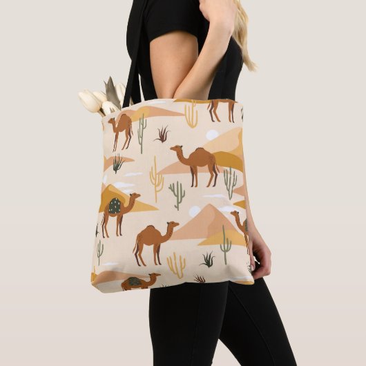 Naadloos patroon met kamelen, duinen en cacti's. S Tote Bag (Dichtbij)
