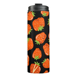 Naadloos patroon met kleine aardbeien op zwart thermosbeker