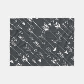 Naadloos patroon met pijlen op een zwarte achtergr fleece deken (Voorkant (Horizontaal))