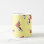 Naadloos patroon met  rode sneakers, hand dr koffiemok (Center)