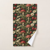 Naadloos patroon met rode vliegenzwam en bloemen bad handdoek (Handdoek)