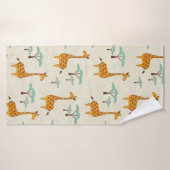 Naadloos patroon met schattige giraffen en bomen, badhanddoek (Badhanddoek)