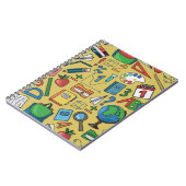 Naadloos patroon met schoolbenodigdheden op geel notitieboek (Linkerzijde)