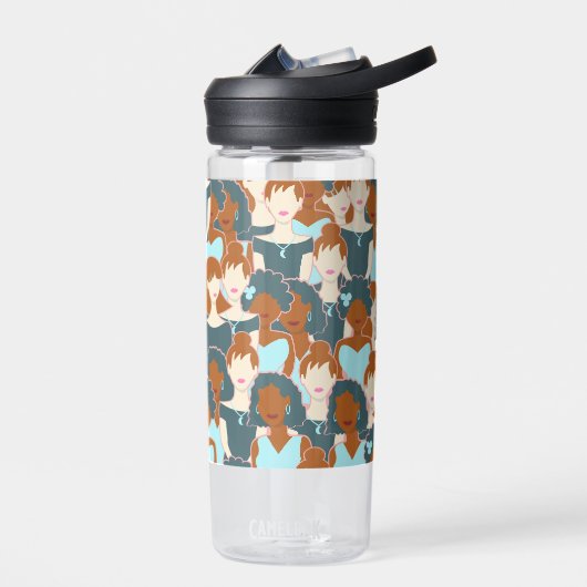 Naadloos patroon met zwarte meisjes en witte meisj waterfles (Links)