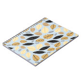 Naadloos patroon van herfstbladeren op een blauwe  notitieboek (Linkerzijde)