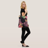 Naadloos patroon van hibiscus flower, flamingos en tote bag (Op model)