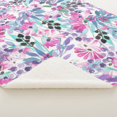 Naadloos patroon van paarse bloemen en bessen,blu sherpa deken (3/4)