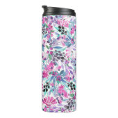 Naadloos patroon van paarse bloemen en bessen,blu thermosbeker (Geroteerd rechts)