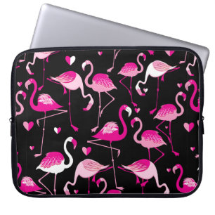 Naadloos patroon van roze flamingos op een donkere laptop sleeve